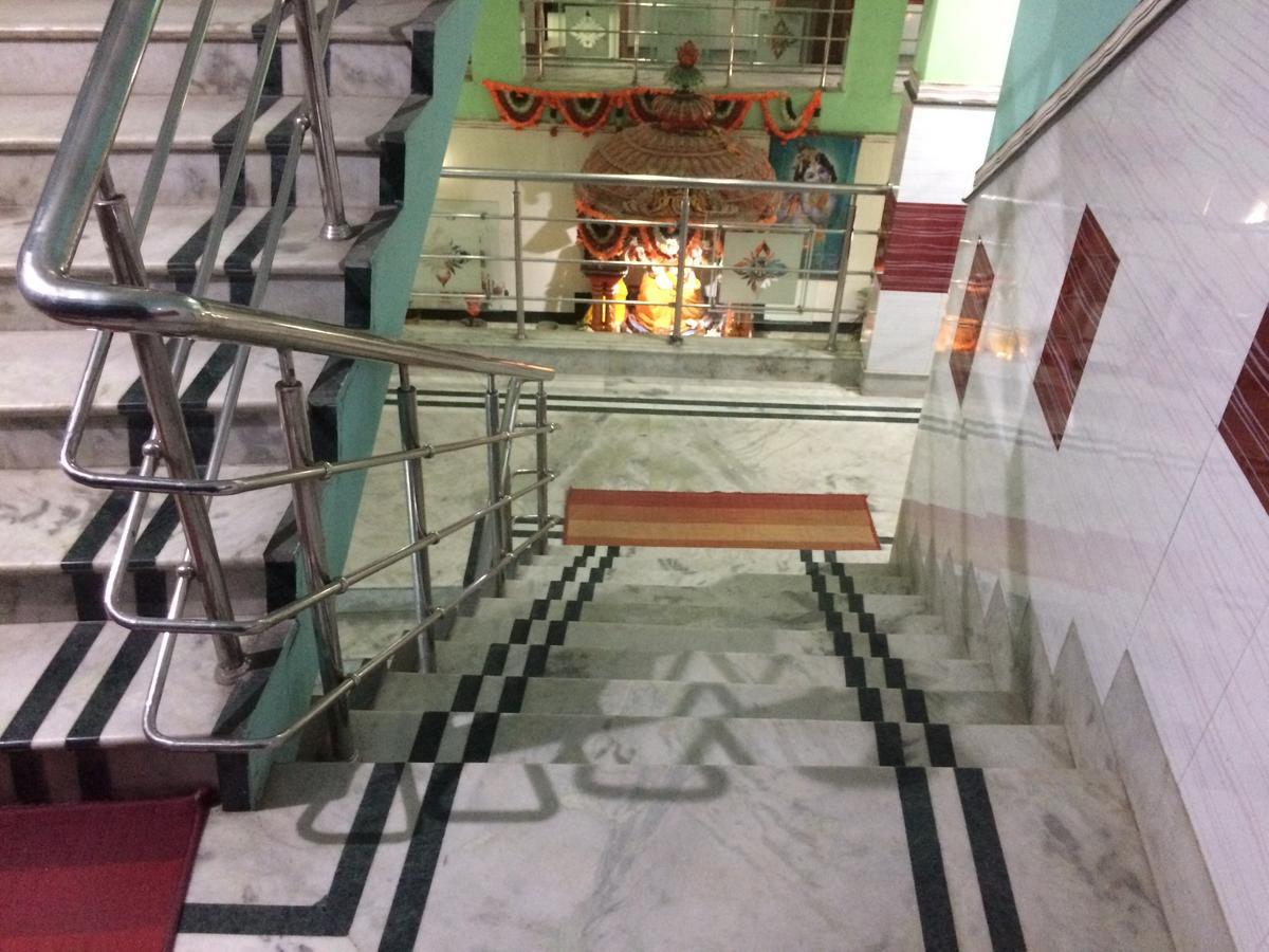 Oyo 16064 Tirupati Lodge Siliguri Luaran gambar