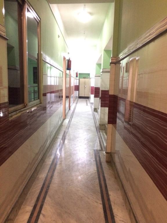 Oyo 16064 Tirupati Lodge Siliguri Luaran gambar