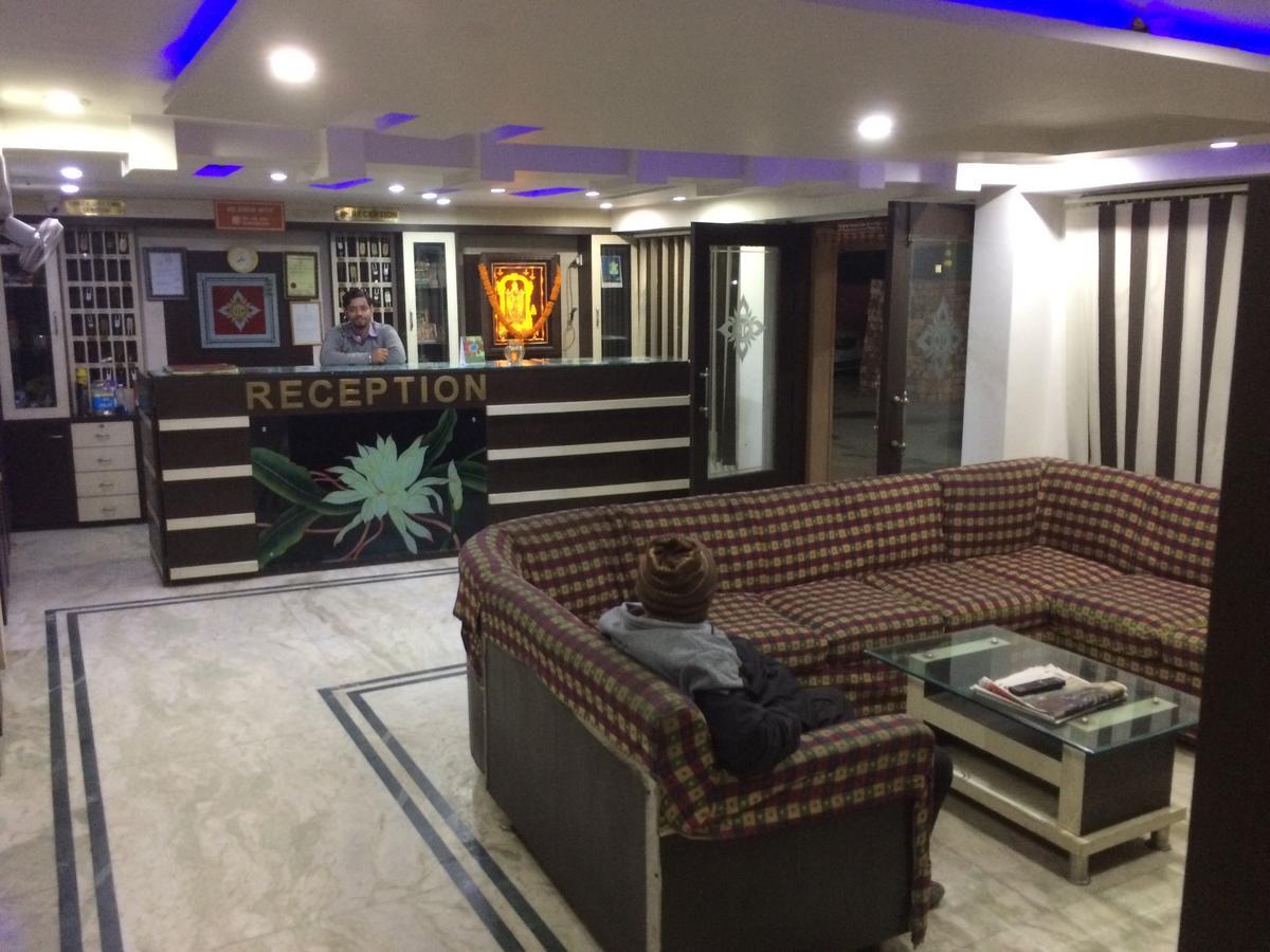 Oyo 16064 Tirupati Lodge Siliguri Luaran gambar