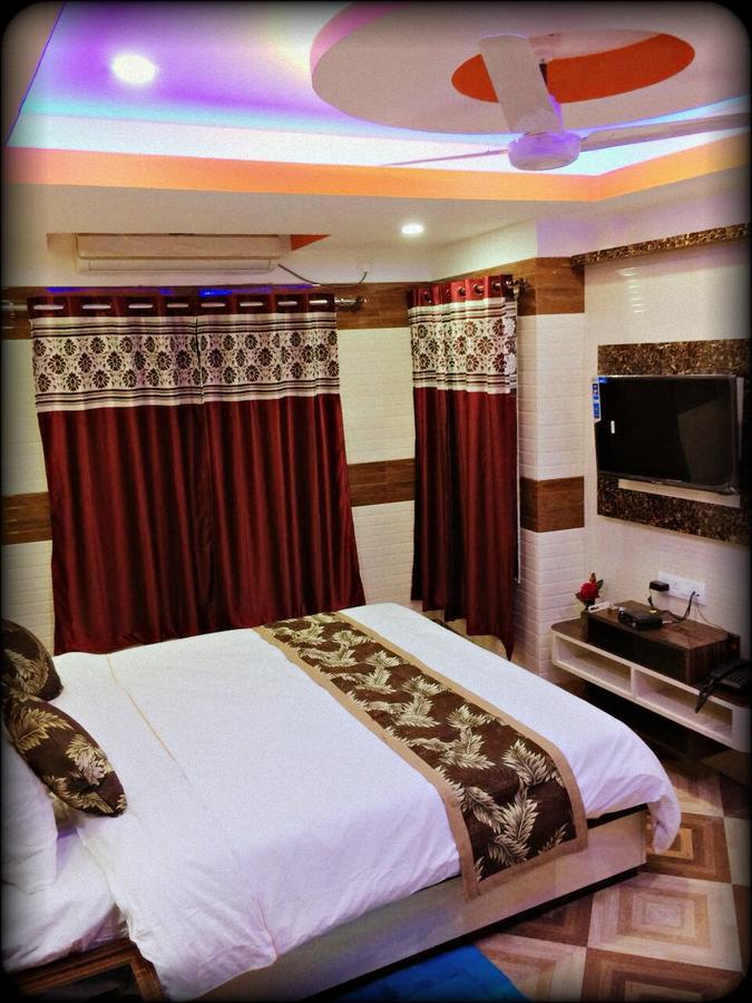 Oyo 16064 Tirupati Lodge Siliguri Luaran gambar