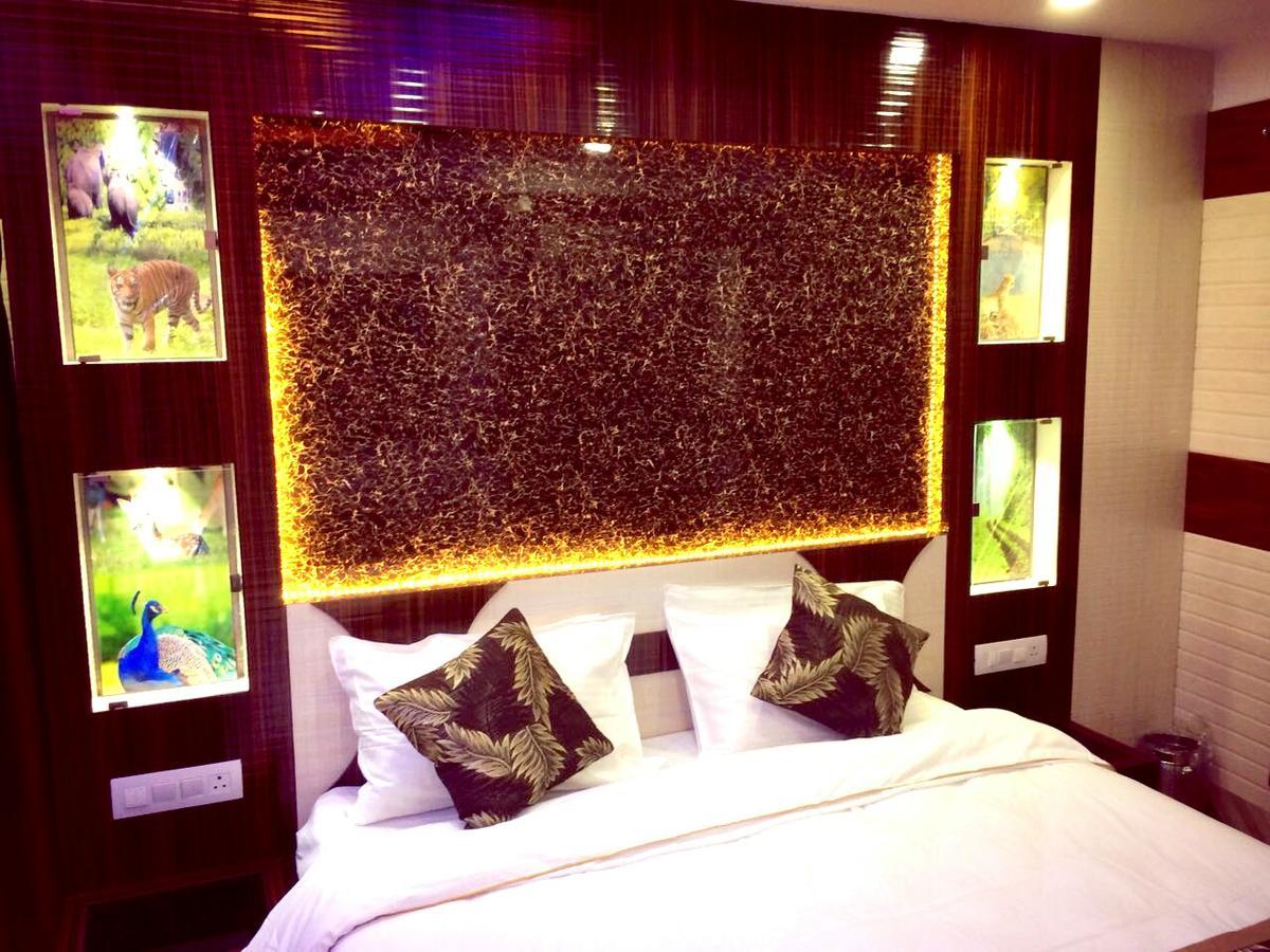 Oyo 16064 Tirupati Lodge Siliguri Luaran gambar